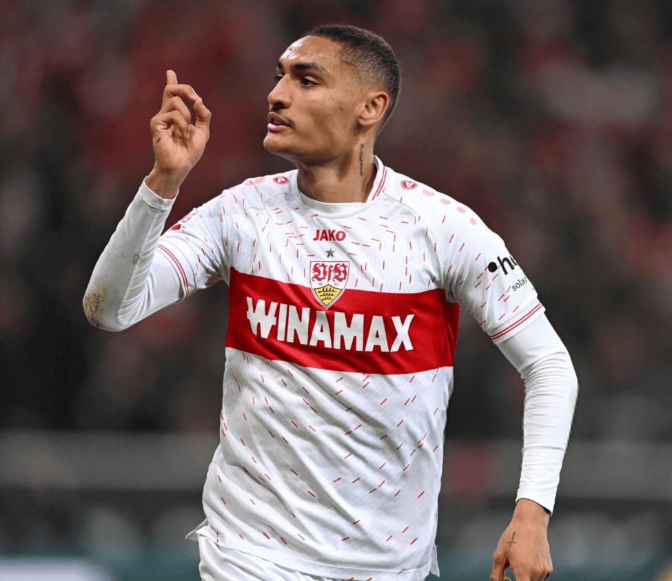 赛后体能课后；斯图加特手感冰凉备战西甲；气氛紧张；身体对抗强度拉满